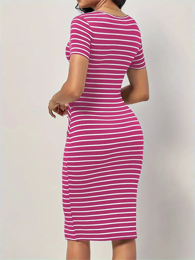 Leah – Short-sleeved, casual dress with a round neck and striped print