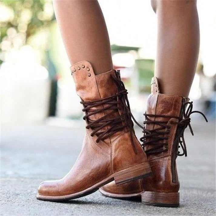 Jatta – stylish leather boots with laces