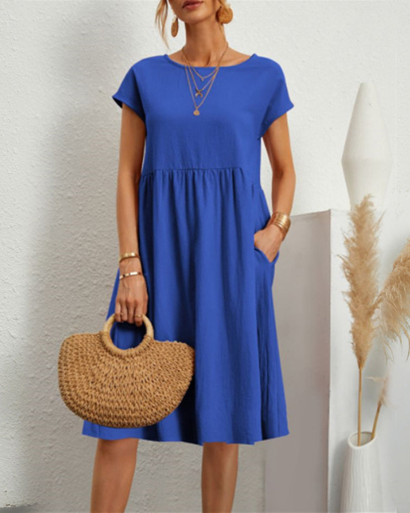 Comfortable - midi dress with a round neckline and pockets