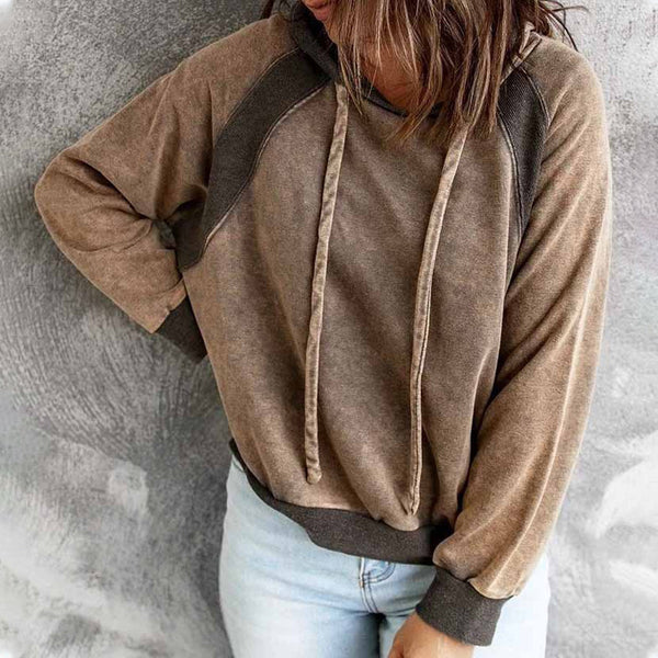 Casual sweatshirt with hood and long sleeves