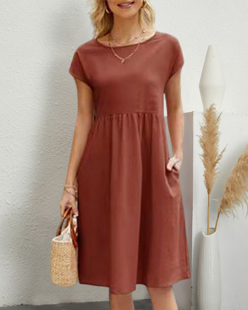 Comfortable - midi dress with a round neckline and pockets