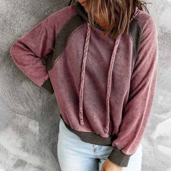 Casual sweatshirt with hood and long sleeves