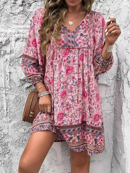 Charlotte – mini dress with a cute print and a v-neck