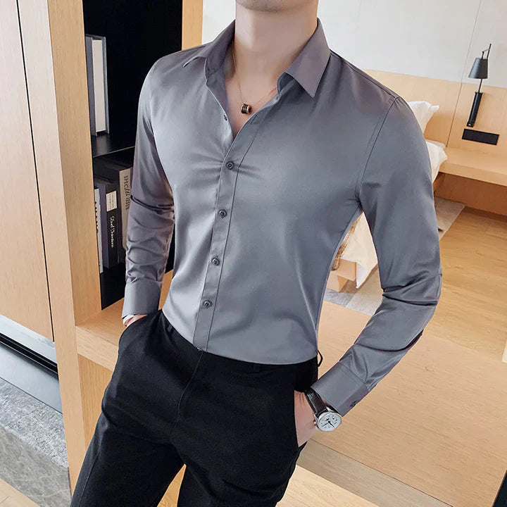 Elegant men's business shirt with slim fit and Kent collar