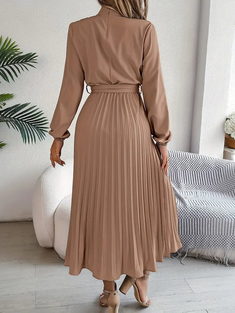 Layla – plain dress with stand-up collar and pleated belt