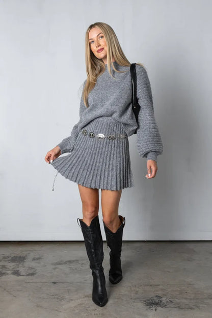 Elegant set of pleated sweater and skirt - jayline