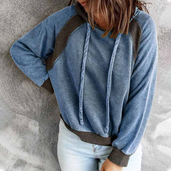 Casual sweatshirt with hood and long sleeves