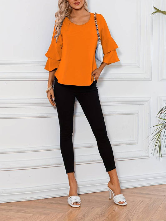 Abigail – blouse with a round neckline and flared sleeves