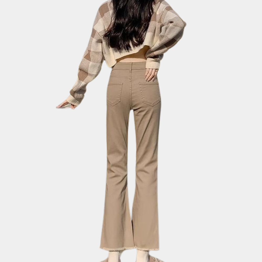 Trendy women's jeans with a flared fit