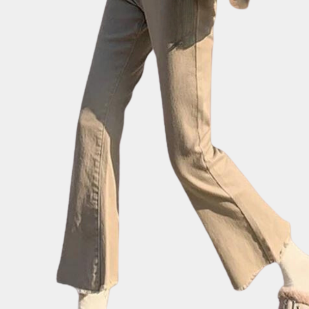 Trendy women's jeans with a flared fit