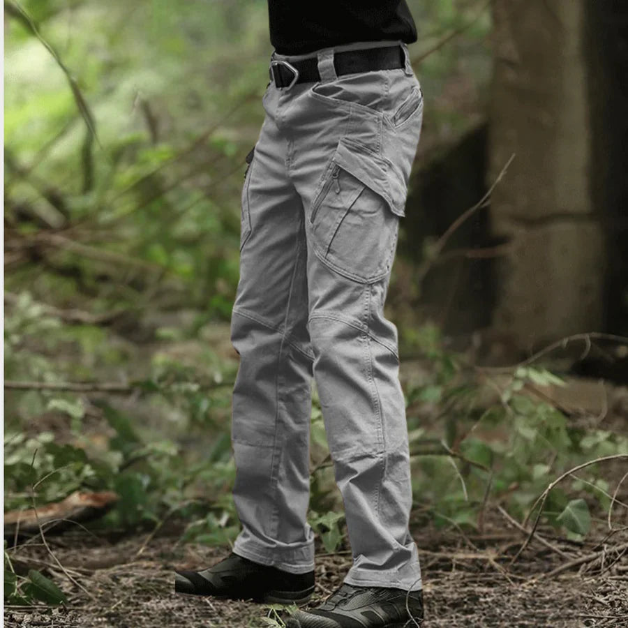 Stylish men's cargo trousers for a casual look