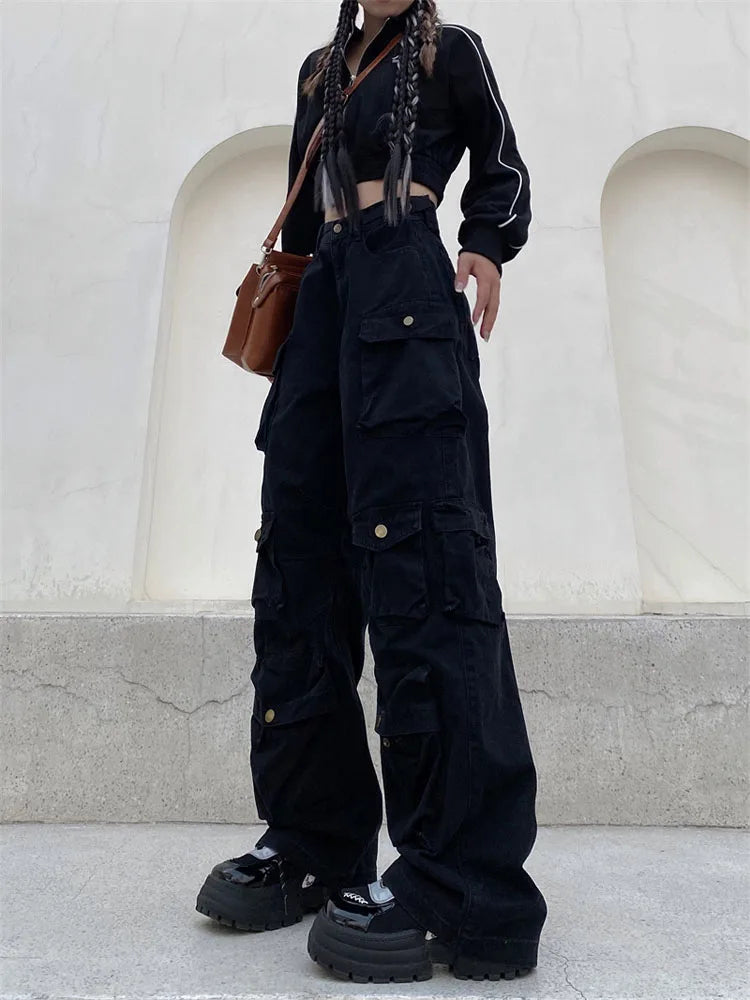 Samira - retro cargo pants with many pockets and wide legs