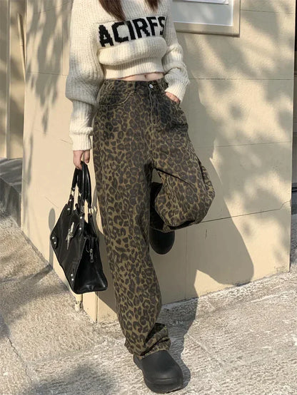 Patricia - high-waisted, wide-legged trousers