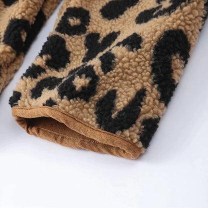 Leopardfrost – stylish winter coat with leopard motif for brave women