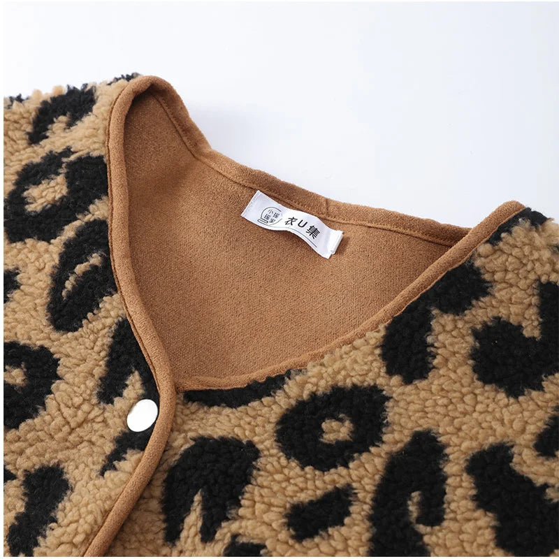 Leopardfrost – stylish winter coat with leopard motif for brave women