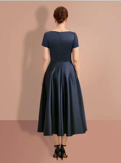 Grace – elegant black midi dress