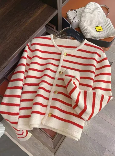 Stella l sweater with o-neck and stripes