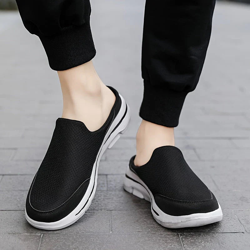 Comfortable men's slippers with breathable material