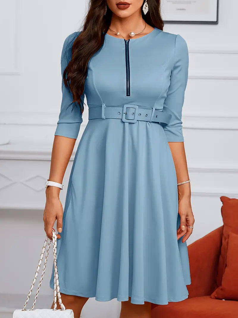 Sofia – dress with a round neckline and a practical zip