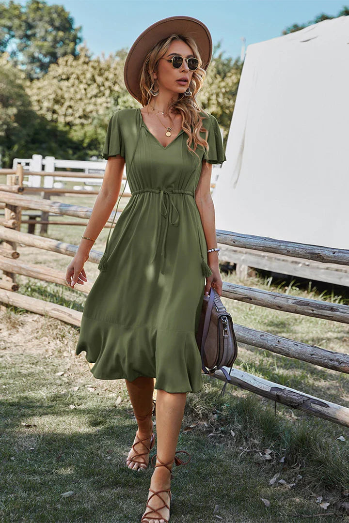 Magical midi dress with v-neck and waist tie