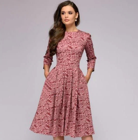 Retrozo – a noble, medium-length dress