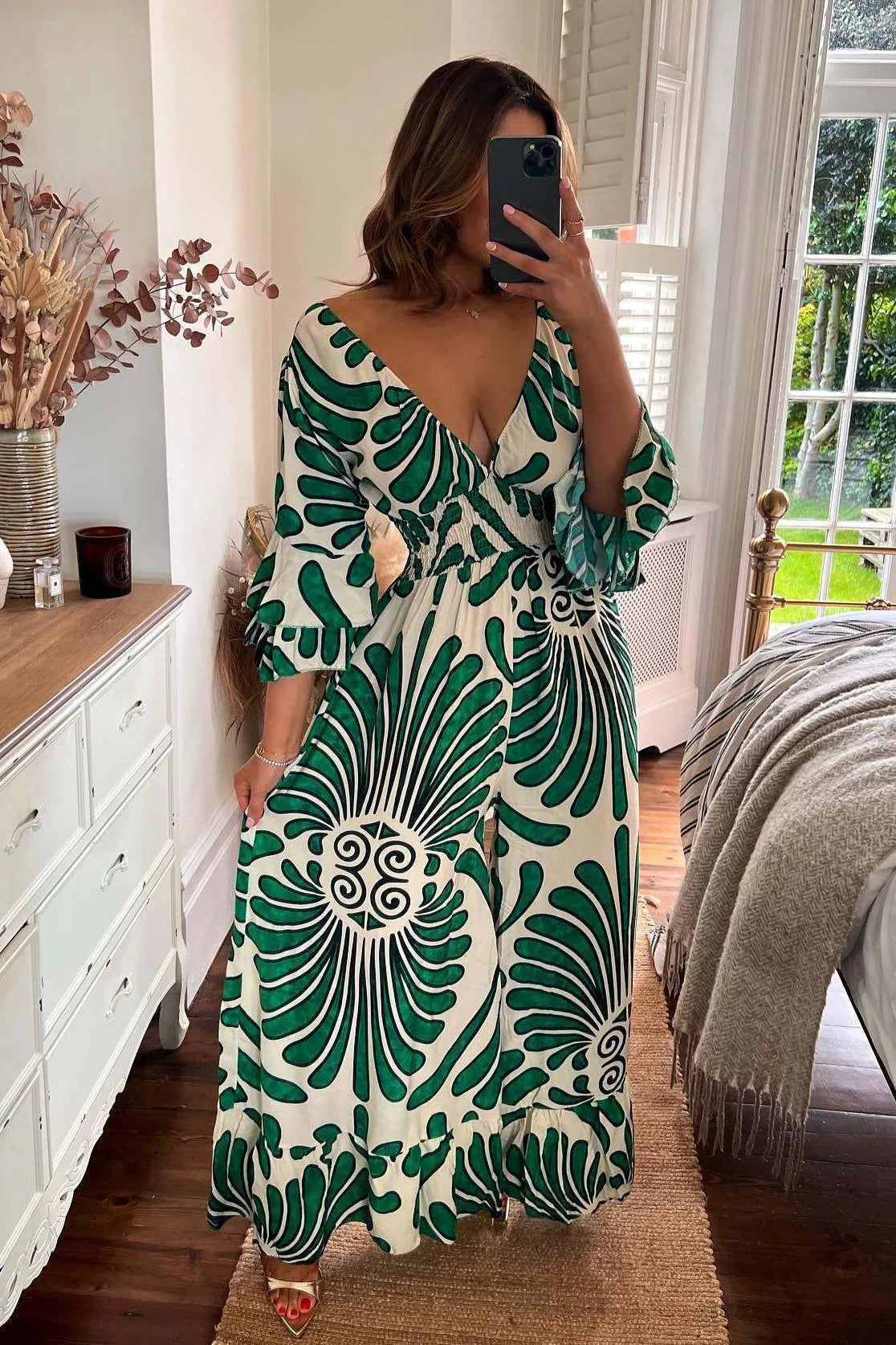 Sara – jumpsuit with flounced sleeves and flowers in a vintage style